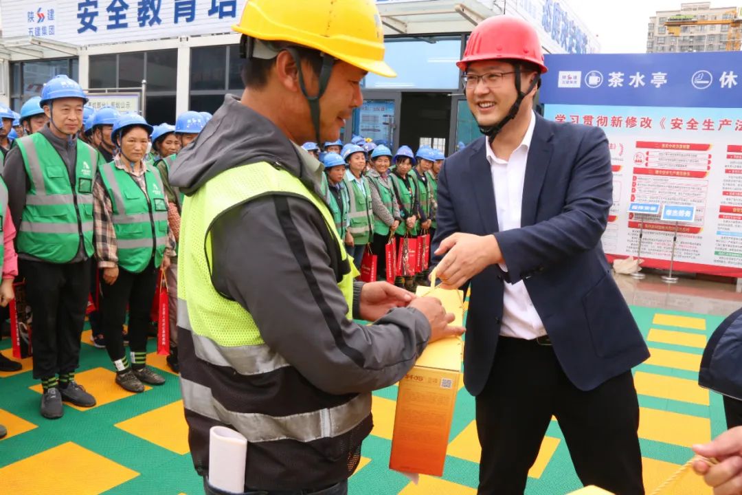 月近中秋月近圆，情至金盛情至酣|陕西金盛开展中秋节慰问活动！！！